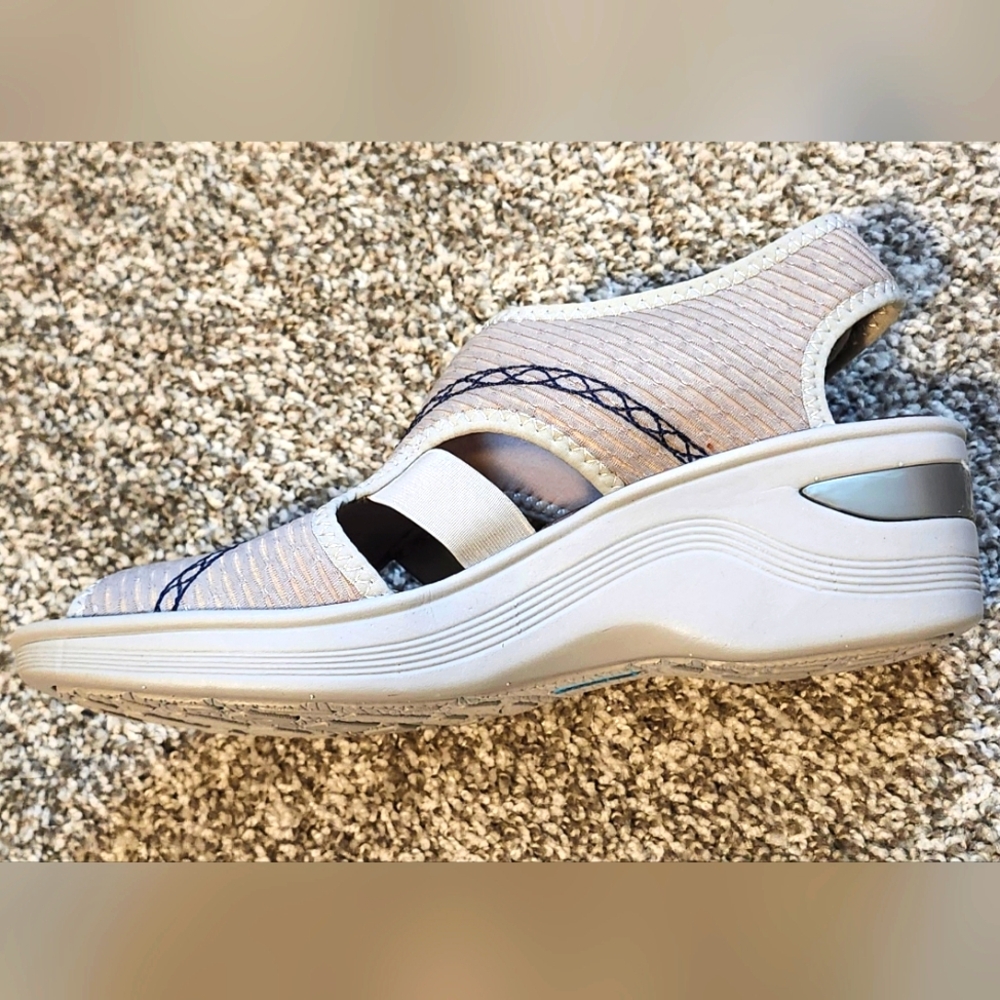 Bzees Dream Wedge Sandal Women's Size 8.5M